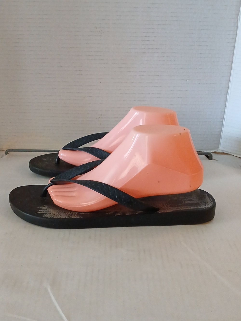 OP Men's Flip Flop Display Shoe Form with Black Flip Sandal